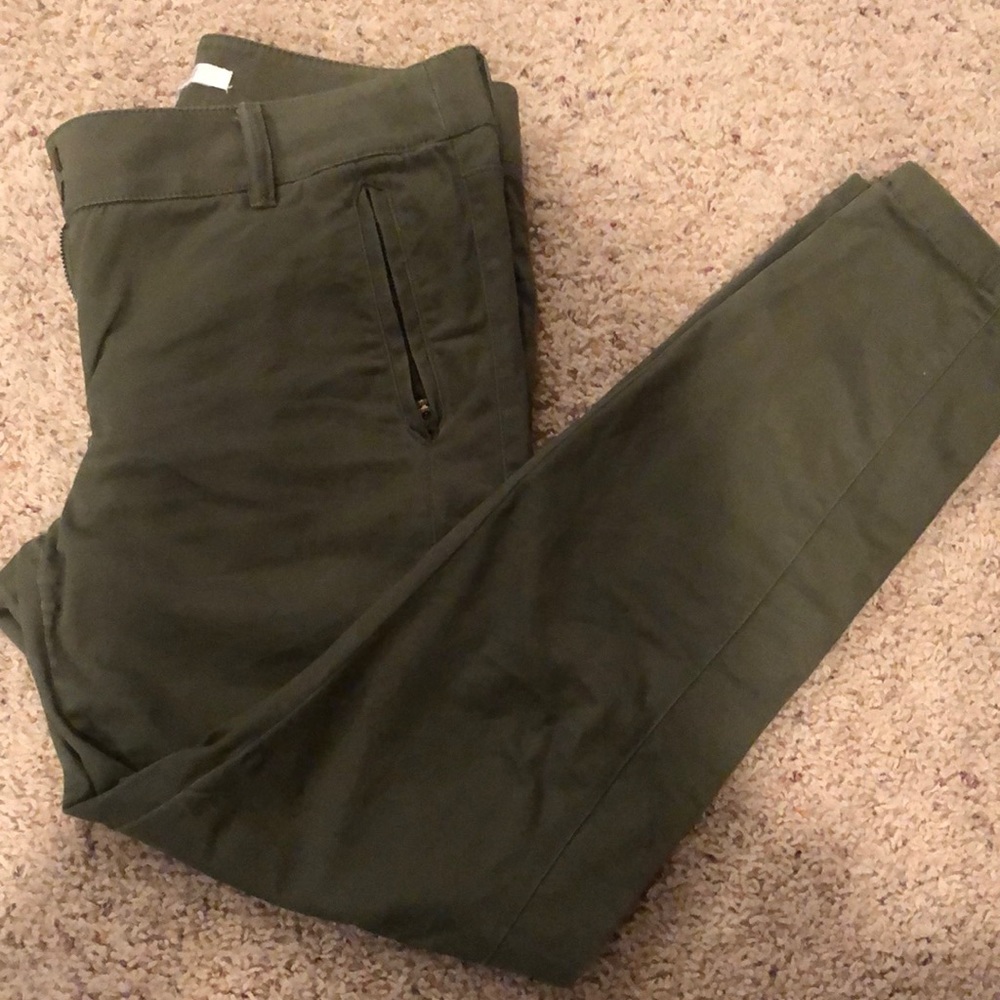 Like new loft ankle pants! Great condition
